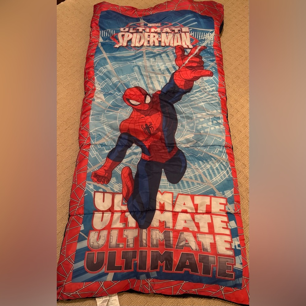 Spiderman sleeping bag, great condition. Ages 4+, full size sleeping bag.